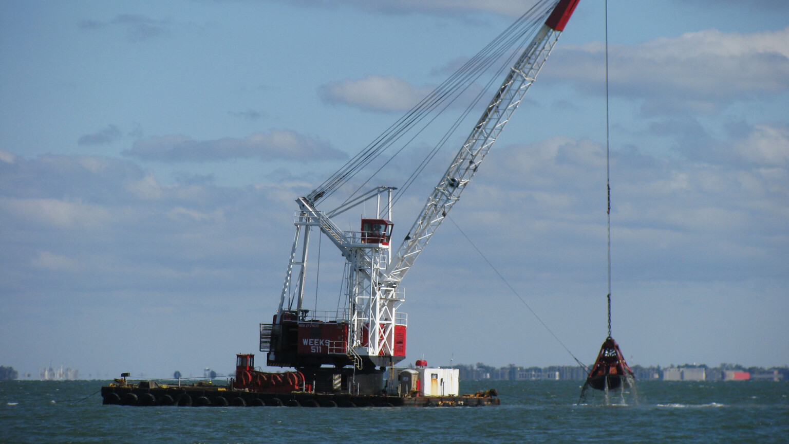 hampton-roads-submerged-pipeline-weeks-marine