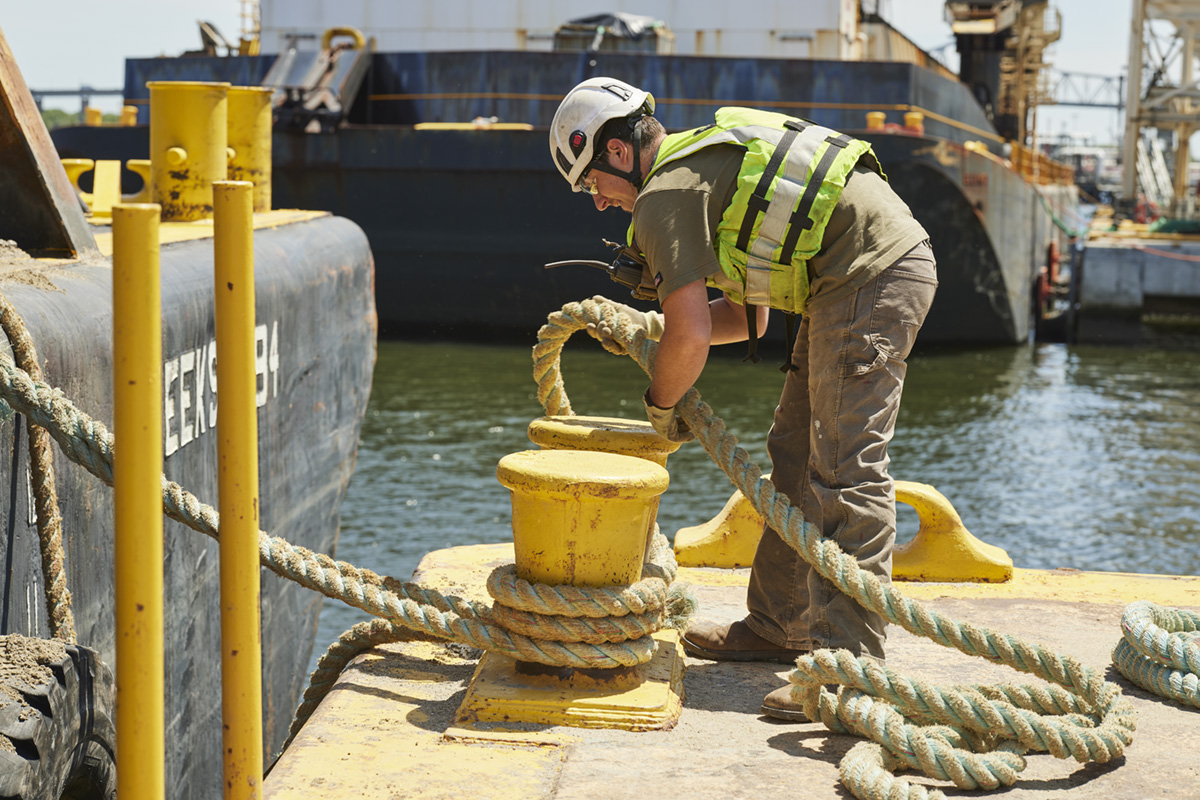 SHOT 26 DECKHAND 088